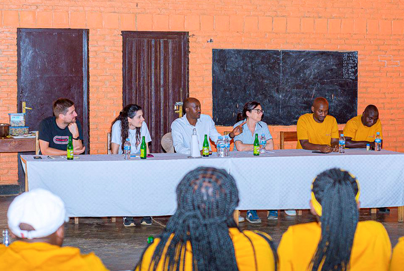 Incontro staff - Diario viaggio progetti Ruanda - Fondazione Marcegaglia